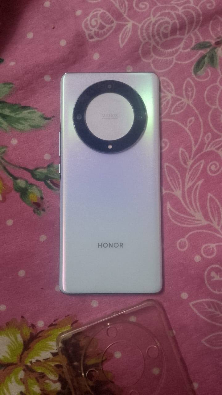 السلام عليكم هونر HONOR X9a 5G ذاكره 128به فطر بل شاشه مابين ولا امثر  بيع او امراوس مكاني بغداد المشتل ***********
