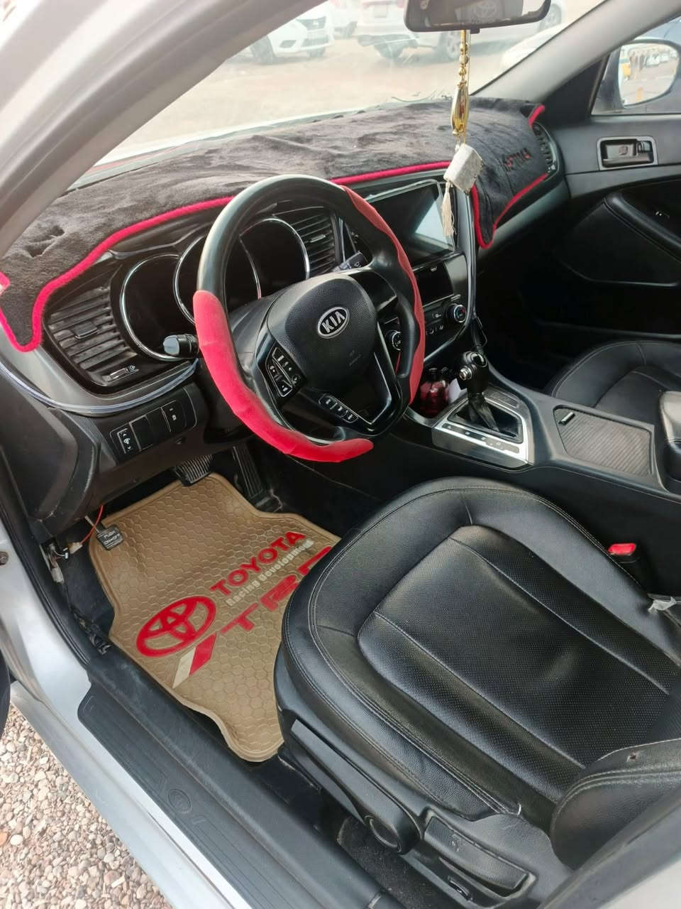 السلام عليكم سياره كي فايف 2011 وارد كوري جاهزه بدون نقص رقم بصره مشروع وطني 
السعر 97 مكان السياره بصره ***********
