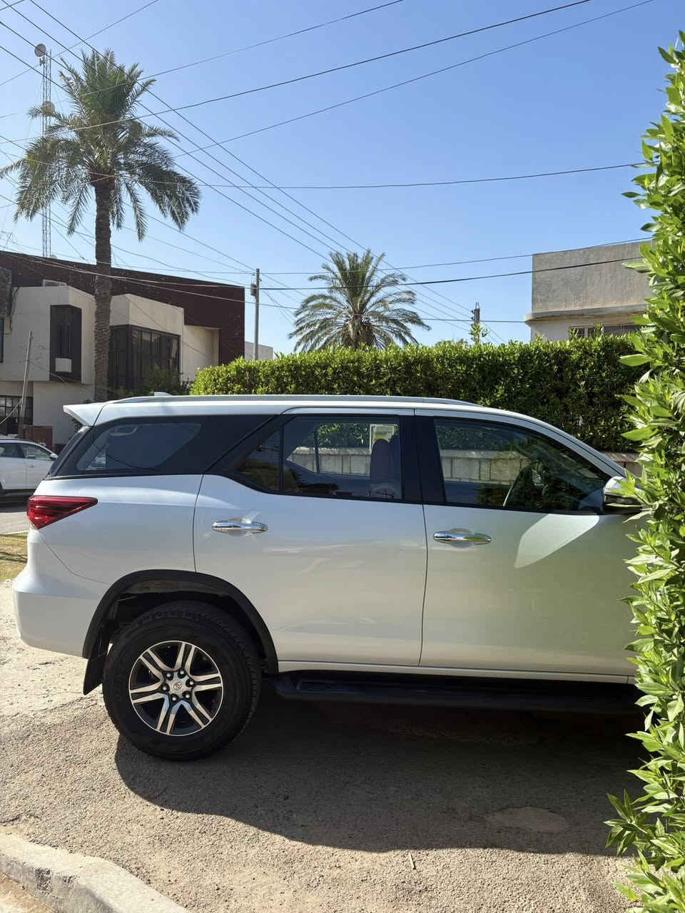 موديل 24 فور ويل عداد 16 وقابل للزياده السعر 30000$ العنوان بغداد المنصور سياره جديده بيه كد شبر باب الصندوك مسحوبه بدي ار موبايل ***********
