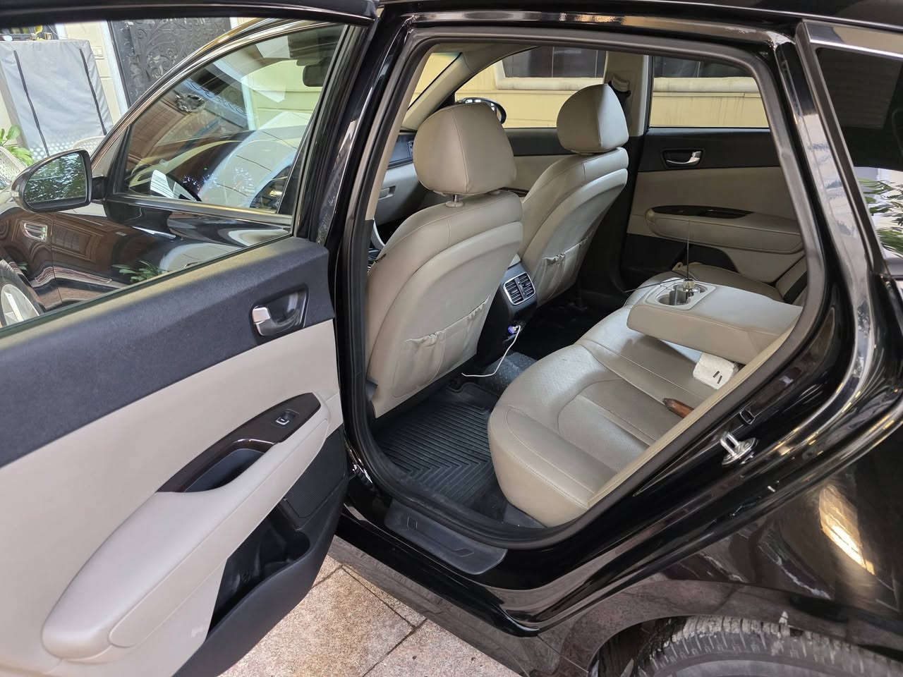 اوبتيما موديل 2018
وارد امريكي حادثها بس بنيد مصبوغ بدووون دوااخل وصور الحادث مرفقة معها ورقم الشاصي موجود 
السيارة جديدة بمعنى الكلمه ومابيها اي نقص 
ماشية 58 الف ميل 
مواصفاتها فوووول الفل 
وباسمي وهزتها جديدة 

مكاني بغداد حي العدل 
السعر 143 ورقة وبيها مجال 
***********
