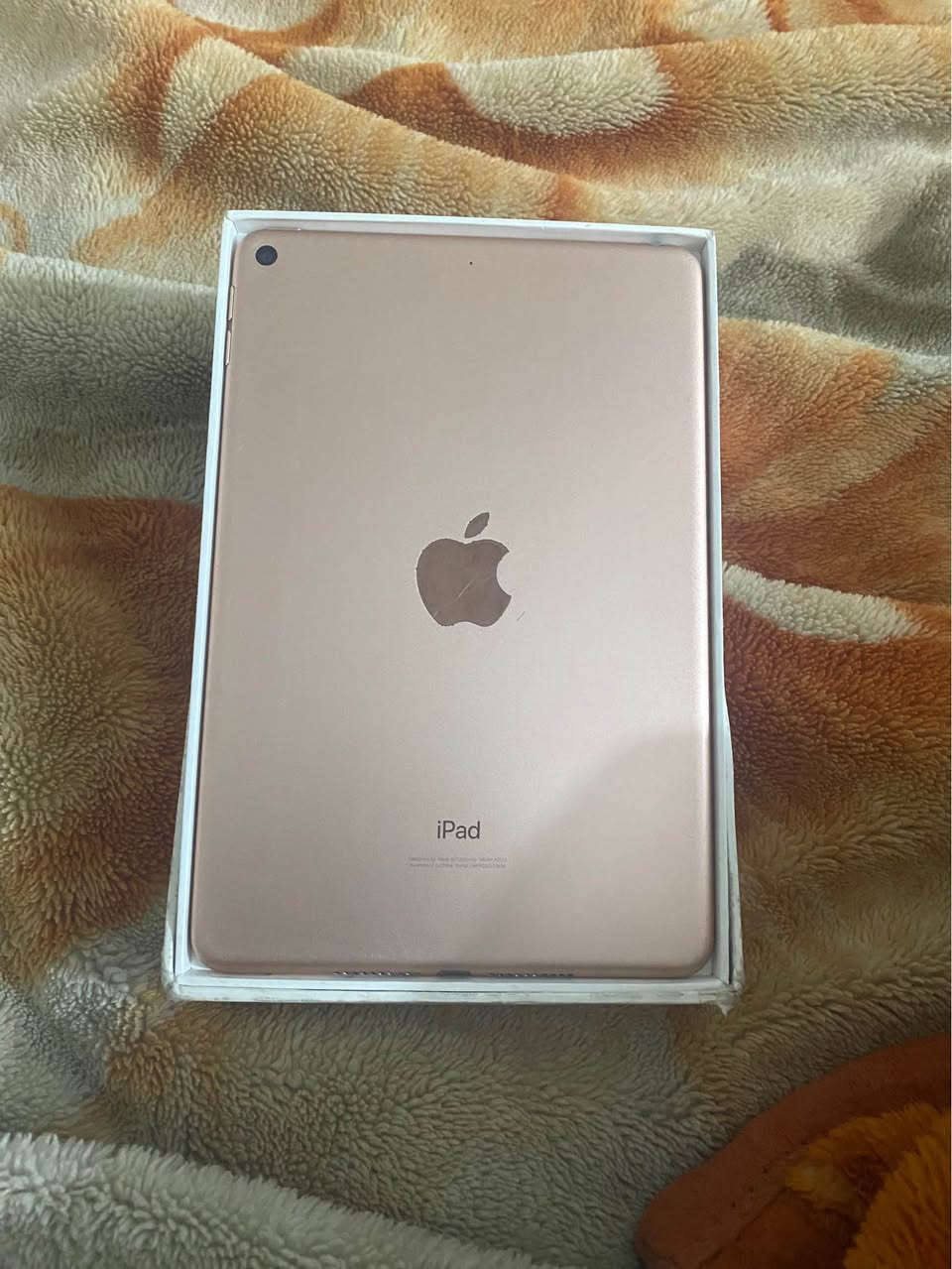 ايباد 5 مني ذاكرة ٦٤ جهاز مكفول من العطل وتصليح فقط بية خنةً بسماعة كلش قوية يعني استخدام هيتفون طبيعي السماعة تصلح بس اني ما اريد افتح الجهاز السعر ١٥٥ بية مجال الاستفسار ***********  رمش وخابرك ما متواجد على نت الجهاز فقط كارتون وياء عمارة, ميسان
