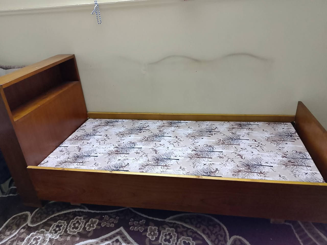 تخت ابوالملحق نظيف جدا للبيع السعر 60 الف موصل حي عدن للتواصل خاص اوعلى الرقم ***********
