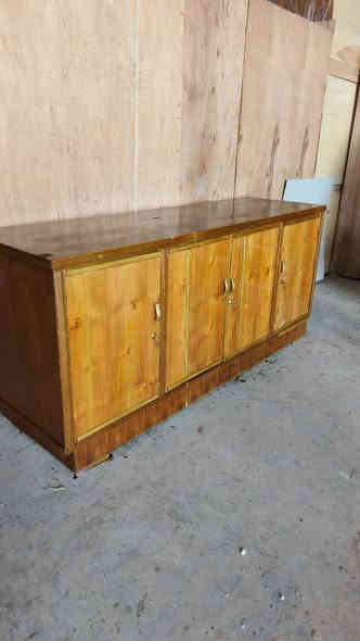 السلام عليكم بوفيه مترين  صاج نضيفه كلش كل ضرر مابيه السعر 100وبيه مجال الستفسار انتصل ***********
ابيع +وشتري +مراوس
