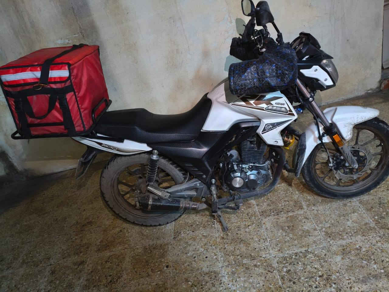 شباب ماطور RK للبيع
ماشي 11800 تقريبا
عليه كزوز كاربون تريد ارجع كزوزه القديم تريد اخلي نفسه انا ب خدمتك
الماطور ب اسمي شرط التحويل 
الماطور عليه منضومه زينون كامله
سعر الماطور 2400 وبي مجال
رقمي ***********
