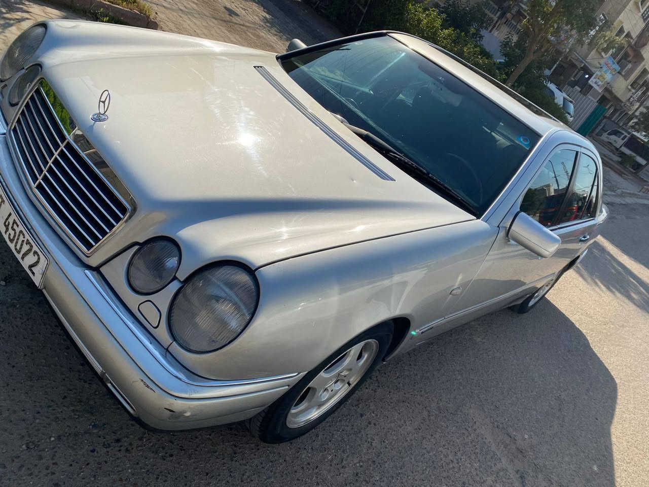 السلام عليكم ام عيون موديل 95 للبيع مكينه خراطيم 320 تبريد شغال بدون حادث *********** جاهزه مكانهه الشعب سعر 85 وبيهه مجال
