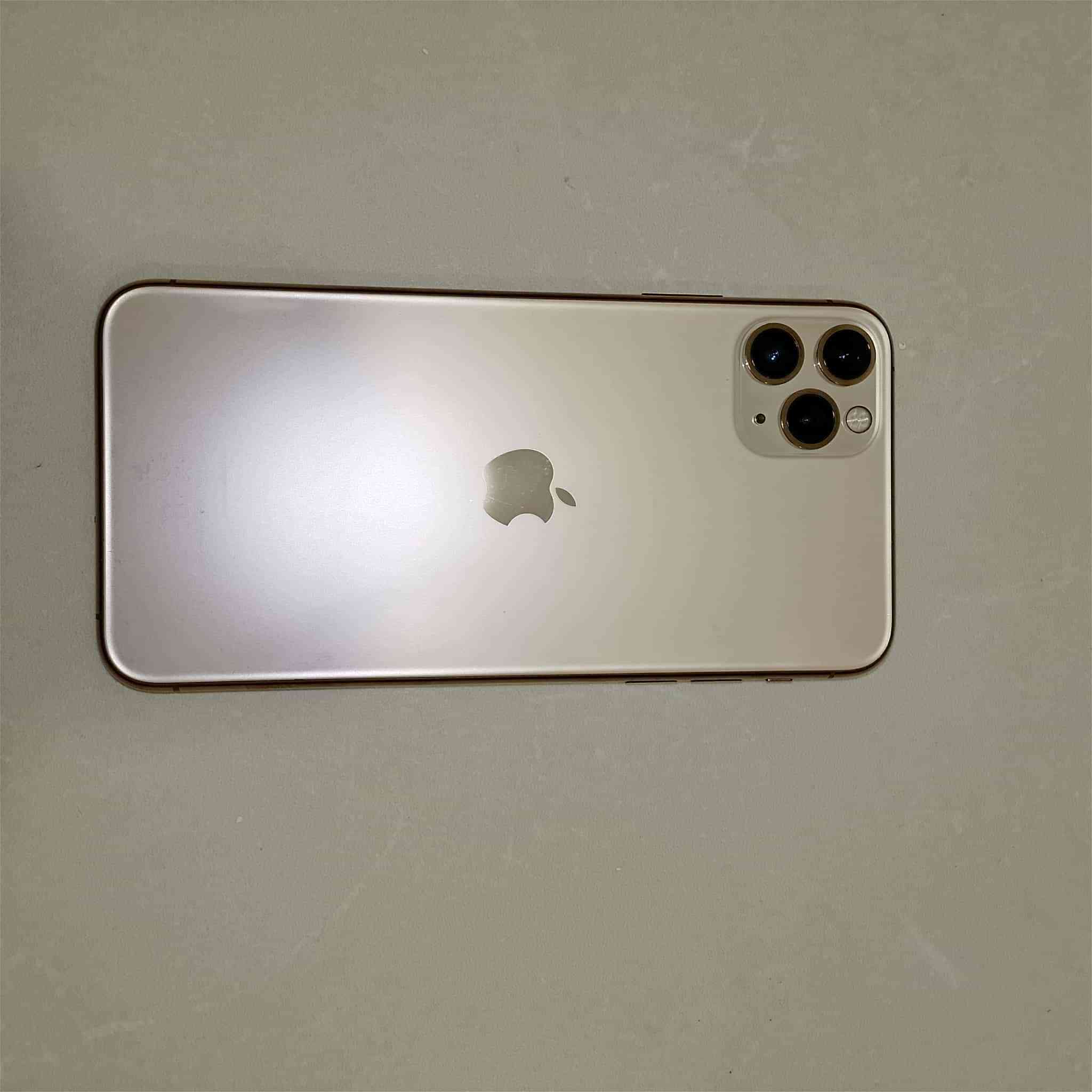 سلام عليكم
ايفون ١١ برو ماكس 

ذاكره 256 

نظيف الجهاز 

مكسورة كلاسة مالته فقط 
تتبدل بدون فتح الجهاز 

السعر ٤٠٠  وبي مجال للشراي

العنوان بغداد المحمودية ناحية الرشيد 

الرقم ***********
