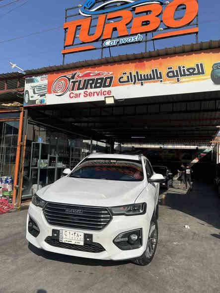 للبيع فقط هافال H6 موديل 2021  فول مواصفات أعلى فئة مكفولة  
ماشية : 40الف 
⚙️ المواصفات الميكانيكية
 • المحرك: 2.0 لتر تيربو، حوالي 201 حصان
 • ناقل الحركة: أوتوماتيكي مزدوج القابض (DCT) بـ7 سرعات.
 شاشة لمس بقياس 12.3 بوصة.
 • الاتصال: دعم Apple CarPlay وAndroid Auto.
 • الشحن اللاسلكي متوفر لشحن الهواتف الذكية.
 نظام صوتي مميز مع 8 سماعات.
 نظام تكييف هواء أوتوماتيكي مزدوج المناطق.
مقاعد أمامية قابلة للتدفئة والتهوية مع تحكم كهربائي.
فتحة سقف بانورامية
 • الفرملة التلقائية في حالات الطوارئ (AEB)
 • مساعد الحفاظ على المسار
 • مراقبة النقطة العمياء لتنبه السائق 
 • كاميرا رؤية محيطية بزاوية 360 درجة
 • مثبت السرعة 
 • نظام التعرف على إشارات المرور
 • 7 وسائد هوائية لتوفير حماية شاملة.
للتواصل ***********
