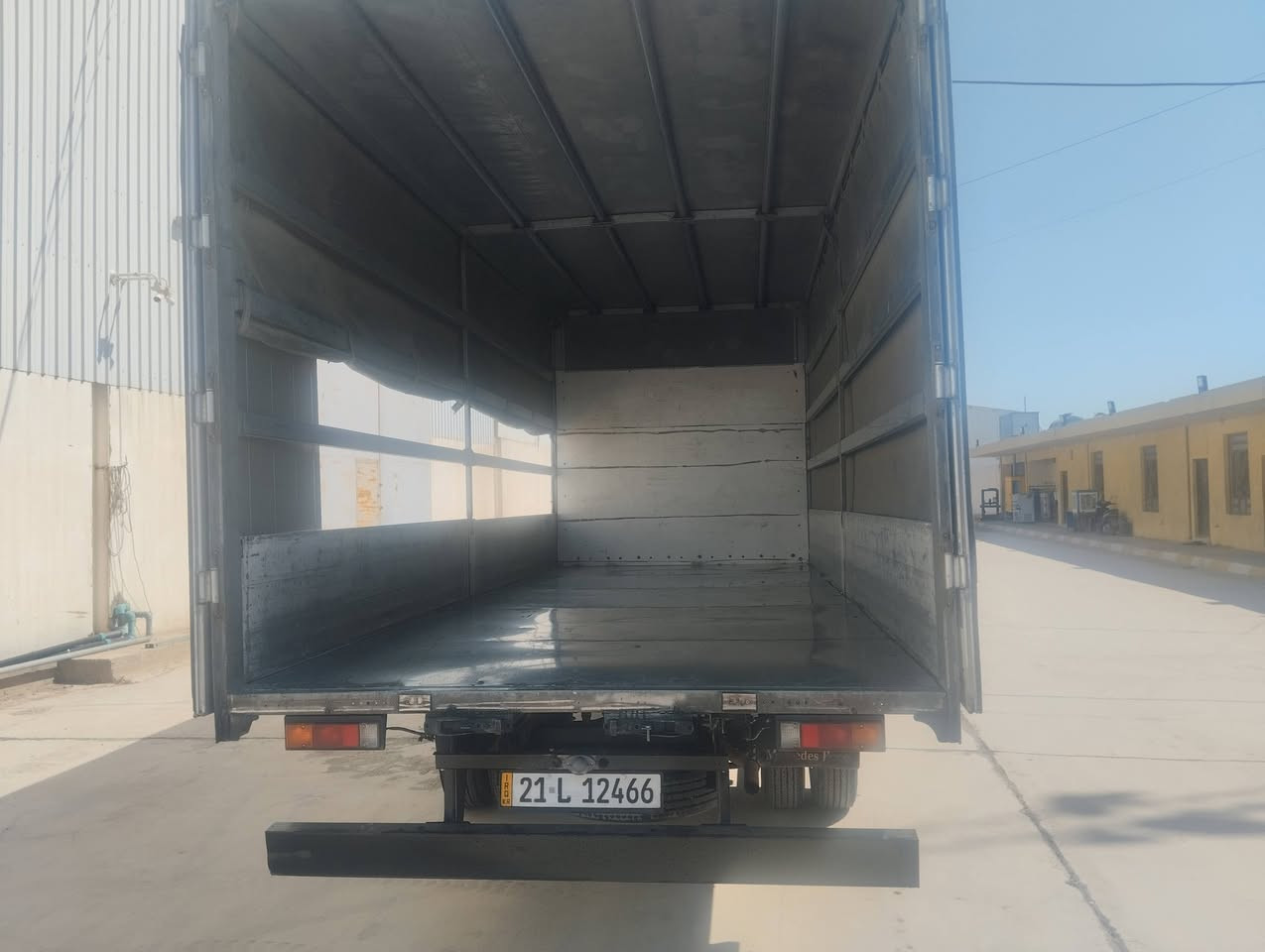 السلام عليكم كنتر موديل 23 اربعه سوبر انجكتر طول بدي 6.25 ماشيه 74 الف تاير 17.5 تانكي 225 والسعر 28000 دولار للاستفسار على الرقم *********** المكان الفلوجه
