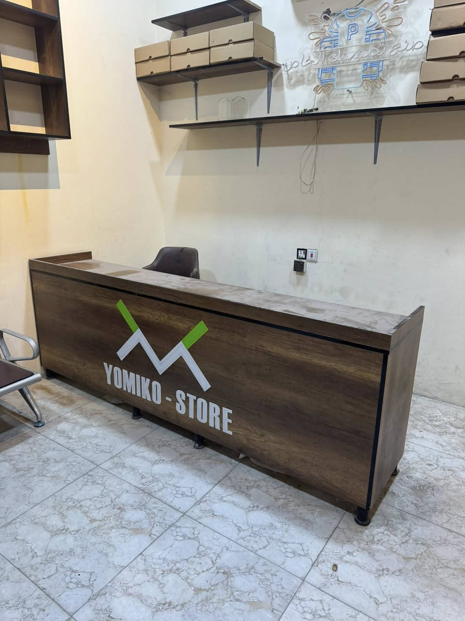 ديكور واثاث محل كامل للبيع
السعر والتفاصيل ***********
