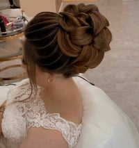 لكل عروس تبحث عن التميّز بلمسات مفعمة بالأناقة والبساطة.. ✨💍 لأنكِ ملك...