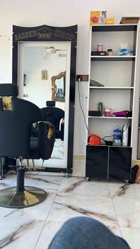 محل حلاقة • للبيع والايجار • سيد جميل شارع 20