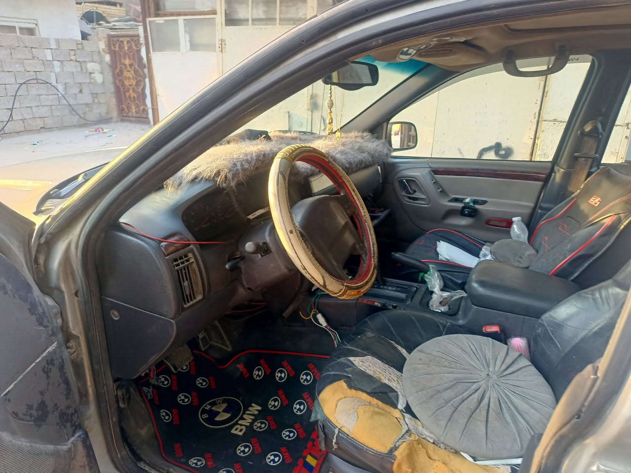 جيب لبيع  موديل  2000 سعر. 63 ورقه بيه مجال *********** بغداد السكان
