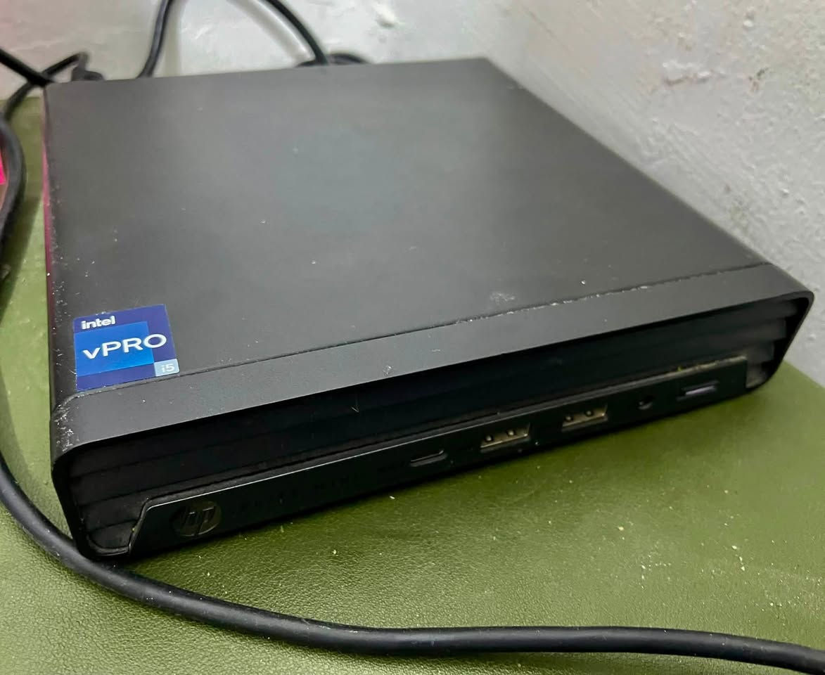 Hp elite mini Pc 800 G9
Core i5 12500T (Gen 12)
Ram (DDR5) 16 GB 
Samsung nvme (Gen4) 256Gb 
7000m/s
1*hdmi , 2*DP , 1* VGA 
السعر ٤٨٠ ألف 
موقعي بغداد حي الجامعة للاستفسار ***********
