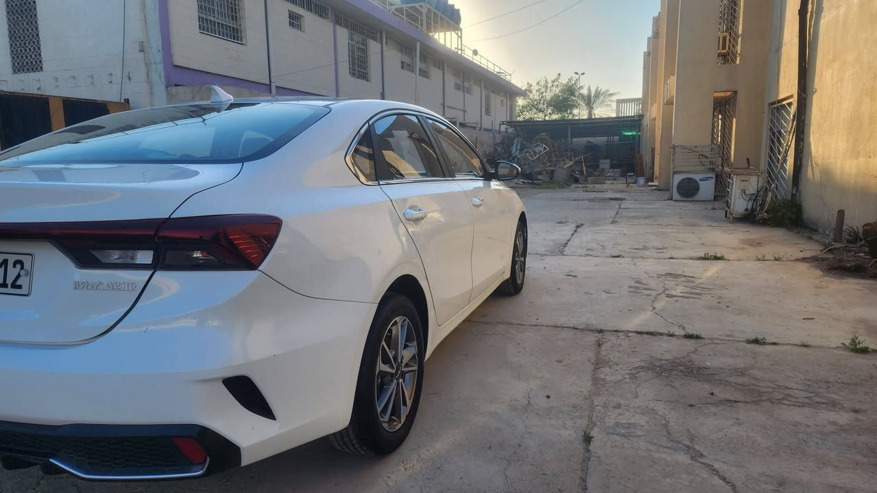 السلام عليكم K3للبيع موديل 22 سيارة مكفوله بس بيه ملاحظات ماشي 30الف تريد وكاله او تحويل سعر 130 وبيه مجال بصيط شراي يتصل على رقم *********** مكان بغداد
