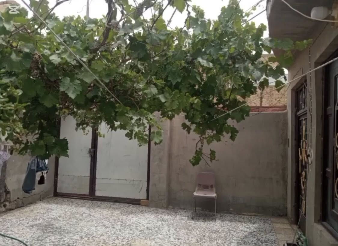 بيت للبيع
بيت زراعي 250متر  سند 25 مشمول بالتطويب ومرقم في الكوفة فلكة الدلال شارع ال عيسى عمود 35

يحتوي على استقبال كبير وصالة ومطبخ و4 غرف نوم وحمام خارجي وداخلي وحديقة وطارمة

بناء طابوق نهروان اساس وسقف صب كونكريت ارضية كاشي جدران سيراميك والسقف سقوف ثانوية 

للاستفسار الاتصال على ***********
