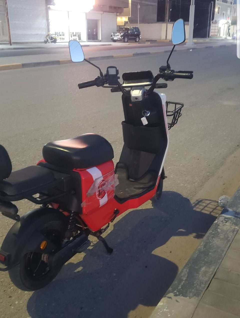 بطاريات /33 امبير 
ملف /2000 طبع
سرعه/99 بل شاشه
اسويجيت و بصمتين مع صوت انذار ضد سرقه 
نظام p 
نظام R بك  
دراجه شغاله استخدام شخصي من المدرسة للبيت فقط خصلت المدرسه ورايد ابيعه محتاج ومستعجل على بيعتها ماخذها 600 وصل موجود رايدها 450 وبيها مجال 350 ما ابيع 
عنوان البصره التنومه شارع الإطفاء 
رقم/ ***********

