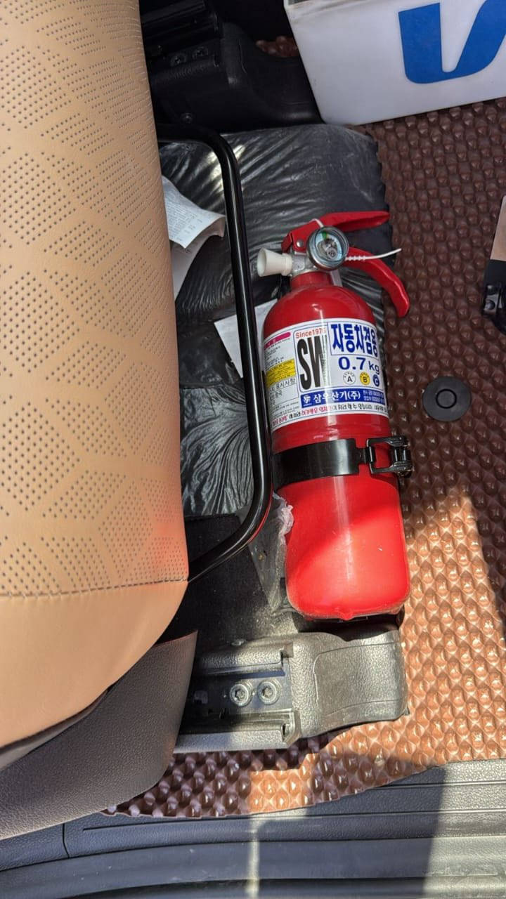 السلام عليكم
كرنفال 2023 كوري بنزين غاز  9راكب 

ستيراد خاص بسمي

1- تحكم بالستيرن

2- حساسات امامي خلفي

3- حجم المكينة V6 3500

4-رقم السياره واسط بسمي وتحويل ثاني يوم  مع لوحات 

سياره كل نقص مابيه جاهز  من كلشي تخم تاير جديد بلادي 

عل وضع الشركه 

5- شاشة 

6- كامرات خلفيه 

7- بصمة

8- ويل كب 

9- تشغيل عن بعد

10- بيبان كهربائي

11- لاياتات لد

12- لايت زنون

13- اشاير بالمرأة

14- كشنات جلد بيجي

15- ثلاثة قطع تبريد

16- هيترات بالكشنات حار، بارد

17- هندبريك بصمة

18- شحن وايرليس

19- هيتر بالاستيرن

20- كشنات تدفئه تبريد 

21- مرأة شفط

22- كشن السايق مي مري

23- تحديد مسار

24- نظام قيادة سمارت, سبورت, ايكو، عادي

وبعد بيه موصفات ماشيه شي قليل 

25-السعر 285وبيه مجال حك الجيه السياره جديده كلش وكفاله عامه عل سونار 

مكان السياره واسط _الكوت أو حياكم الله ***********.
