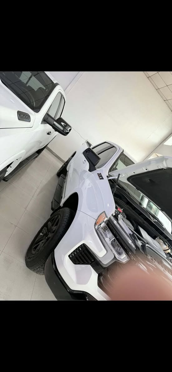 سلفرادو موديل 2023 محرك 8/5300 مواصفات LT سياره جديده بدون رقم سعر 335وبيه مجال  ***********
