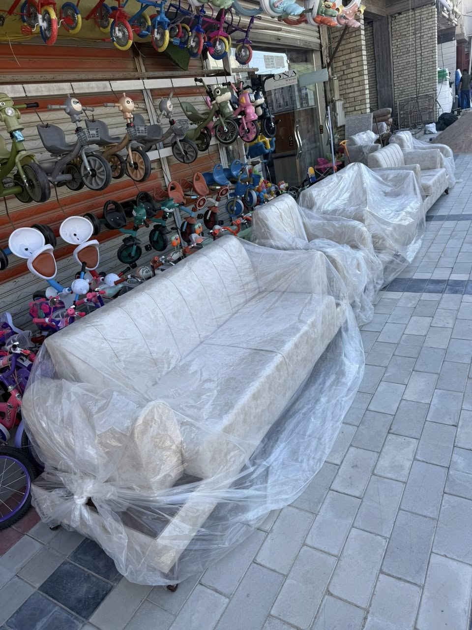 وصلتنا اتخامه عراقية 10 مقعد
السعر 450 الف معرض ضياء شارع الخليج 
***********
