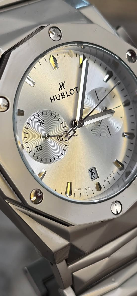 هابلوت تيتانيوم بالكامل  سويس ميد
سناتر شغاله بالكامل
باله مخزن غير مستعمل 
وزن ثقيل 
لون مينه  نادر ومميز 
مختمه من كل الجهات 
ضد الماء مع منفذ شهري 
زجاج زفير مقاوم للخدش والكسر 
تحفه فنيه السعر ٢٥ الف على اول تم


**إذا كنت صاحب هذا الإعلان وتريد حذفه لأي سبب، رجاءا أرسل رسالة إلى الدعم الفني**