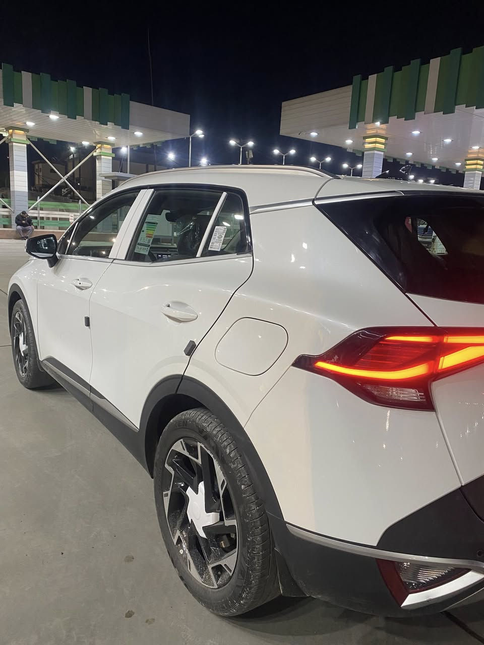 السلام عليكم 
للبيع 
كيا سبورتج خليجي ضمان الشركة الدوليه 
موديل 2025 
رقم بغداد ب اسمي 
فول عدا البنوراما 
مكفوله عدا مكانين بارد ماشر بالصوره 
مكاني بغداد 
السعر 228 قفل من الاخير 
للاتصال او واتساب 
***********
