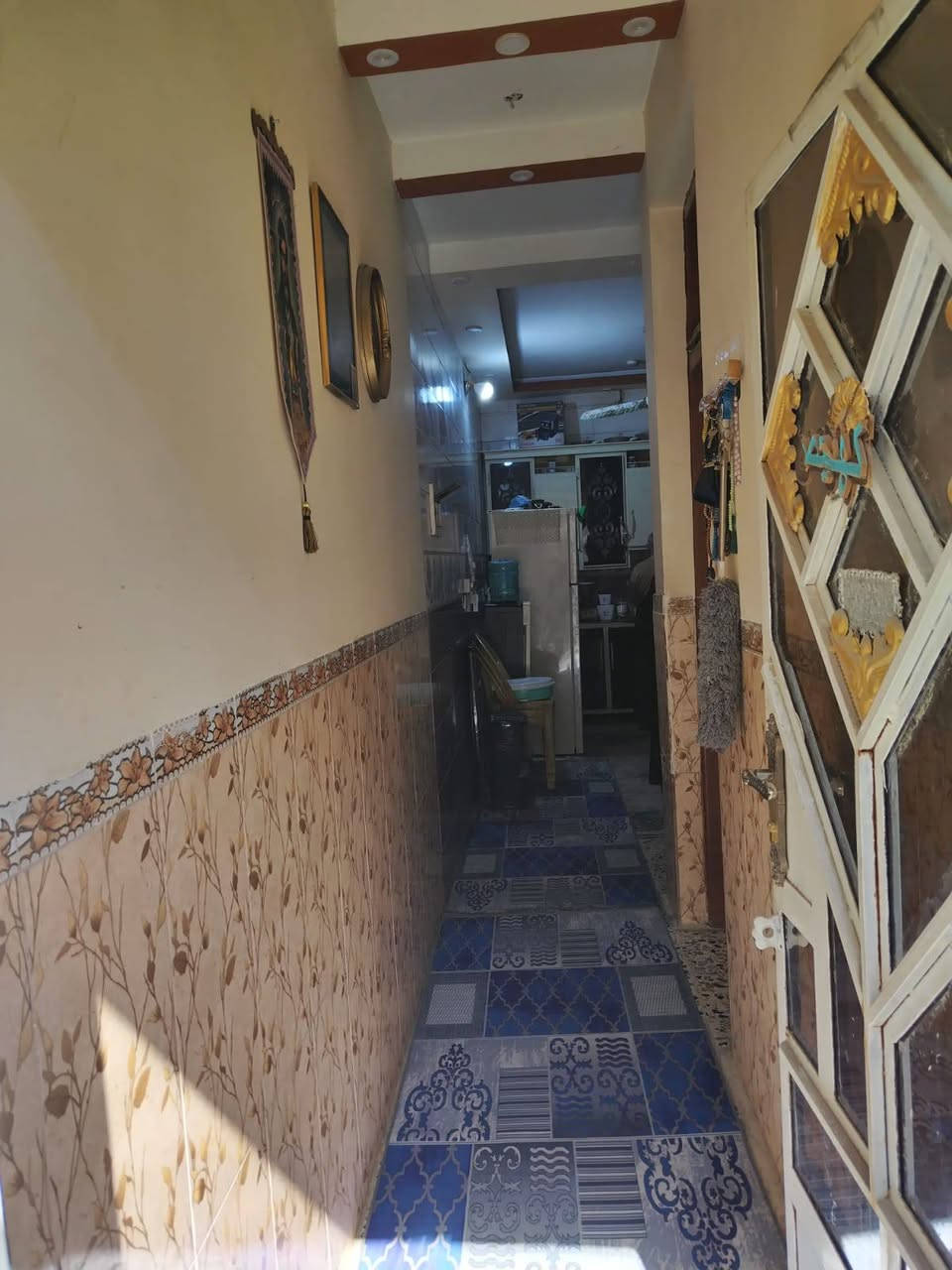 السلام عليكم بيت للبيع في حي البساتين شارع شيخ منهل ٥٠ متر بيت نضيف حلو شارع تبليط كهرباء مي مجاري كله تمام للاستفسار الاتصال او المراسله على الخاص او رقم ***********
