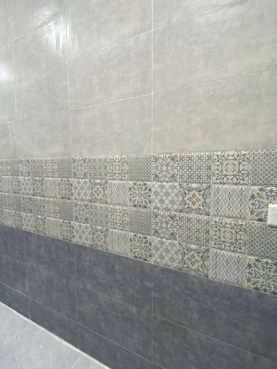 🏠 دار طابق ونصف للبيع (بناء حديث - زيرو)
الموقع: الموصل - حي الانتصار (شارع 60) من جهة الميثاق.
​✅ تفاصيل العقار:
​المساحة: 100 متر مربع.
​نوع العقار: طابق ونصف (بناء حديث، لم يسكن سابقاً - زيرو).
​الخدمات: شارع تبليط، خدمات كاملة، موقع مميز جداً.
​السند: طابو الزهور (شرط التحويل باسم المشتري).
​🛌 مكونات الدار:
​غرف نوم عدد (2).
​هول داخلي عدد (2).
​استقبال واسع.
​مطبخ مجهز.
​مجموعة صحية (حمامين).
​الاستلام: فوري ومباشر.
​💰 السعر:
​77 مليون دينار عراقي (مع مجال بسيط للشراي المباشر).
​📞 للتواصل والاستفسار:
​يمكنكم الاتصال أو المراسلة عبر واتساب على الأرقام التالية:
​آسيا: ***********
كورك*********** واتساب
