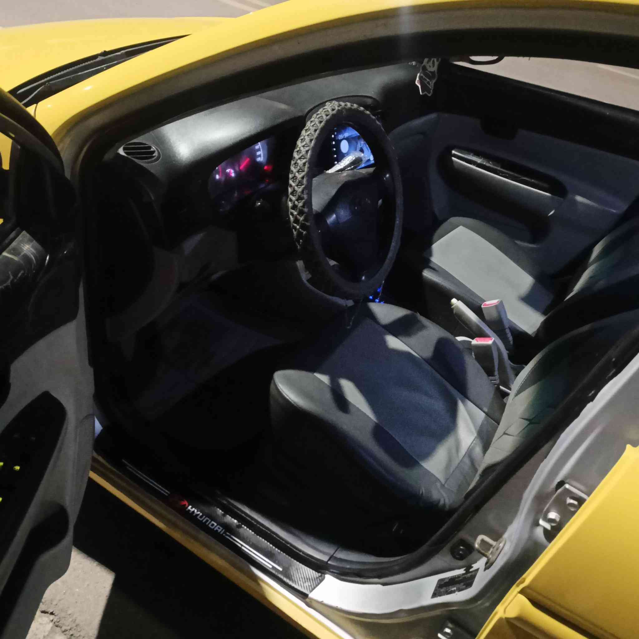 السلام عليكم اكسنت فيرنا 2010 خليجي محرك 1600 رقم ديالى انكليزي اب اسمي هيئه غرامه صفر قفل مركزي نضام ايكو طخه بل جاملغ الخلفي بدون دواخل حيل خفيفه وتلكيط تكسي مكان الايمن السعر 79 بيها مجال قليل 
***********
