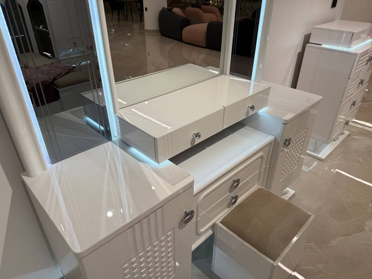 أجمل ماركات الغرف التركيه- الصينيه
تتكون من- 10 —قطع-

-السعر -،2600،000، - بالدينار العراقي-
-خشب mdf…ضمان-5-سنوات-

تكريت / شارع الزهور 
قرب كلية التربيه للبنات 

احجزها الآن-اتصل ***********📞☎️

البيع نقد واقساط
 #تكريت
#كلية تربيه للبنات 
#الزهور
#الاربعين
#الاحتفالات 
#مفروشات الامين 
#مركز خدمات البطاقه الذكيه
