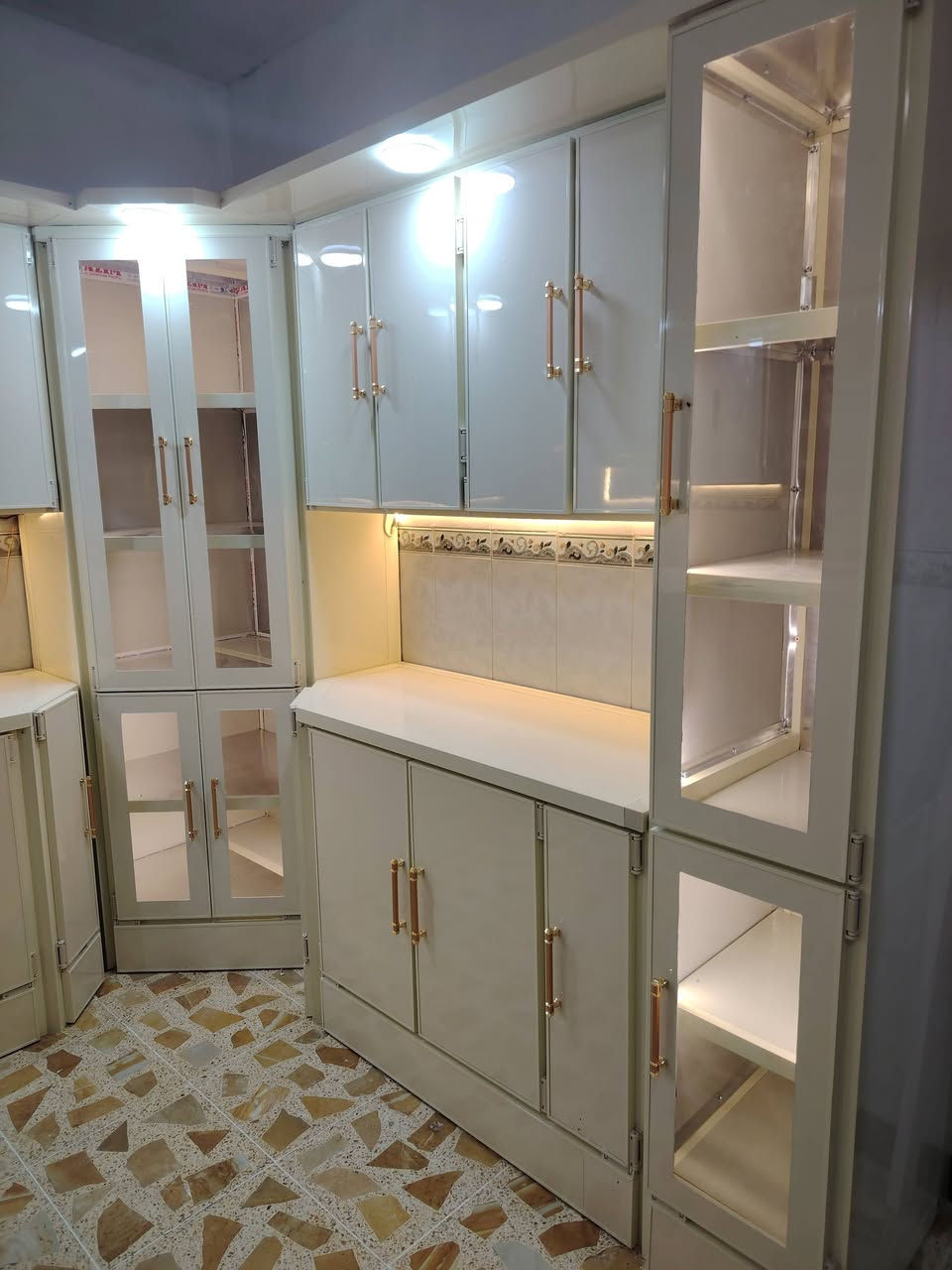 للألمنيوم
نجمع لك الفخامة، المتانة، والأمان في مكان واحد! 🛠️✨
​نصمم وننفذ بأعلى جودة:.. (الاستاذ قصي الجادله.. سديره سفلئ... )
​🍽️ مطابخ عصرية.
​🪜 محجرات ألمنيوم.
​💎 زجاج حراري ضد الكسر.
​✅ دقة بالتنفيذ | التزام بالمواعيد | خامات أصلية
​📞 للحجز والاستفسار: ***********
