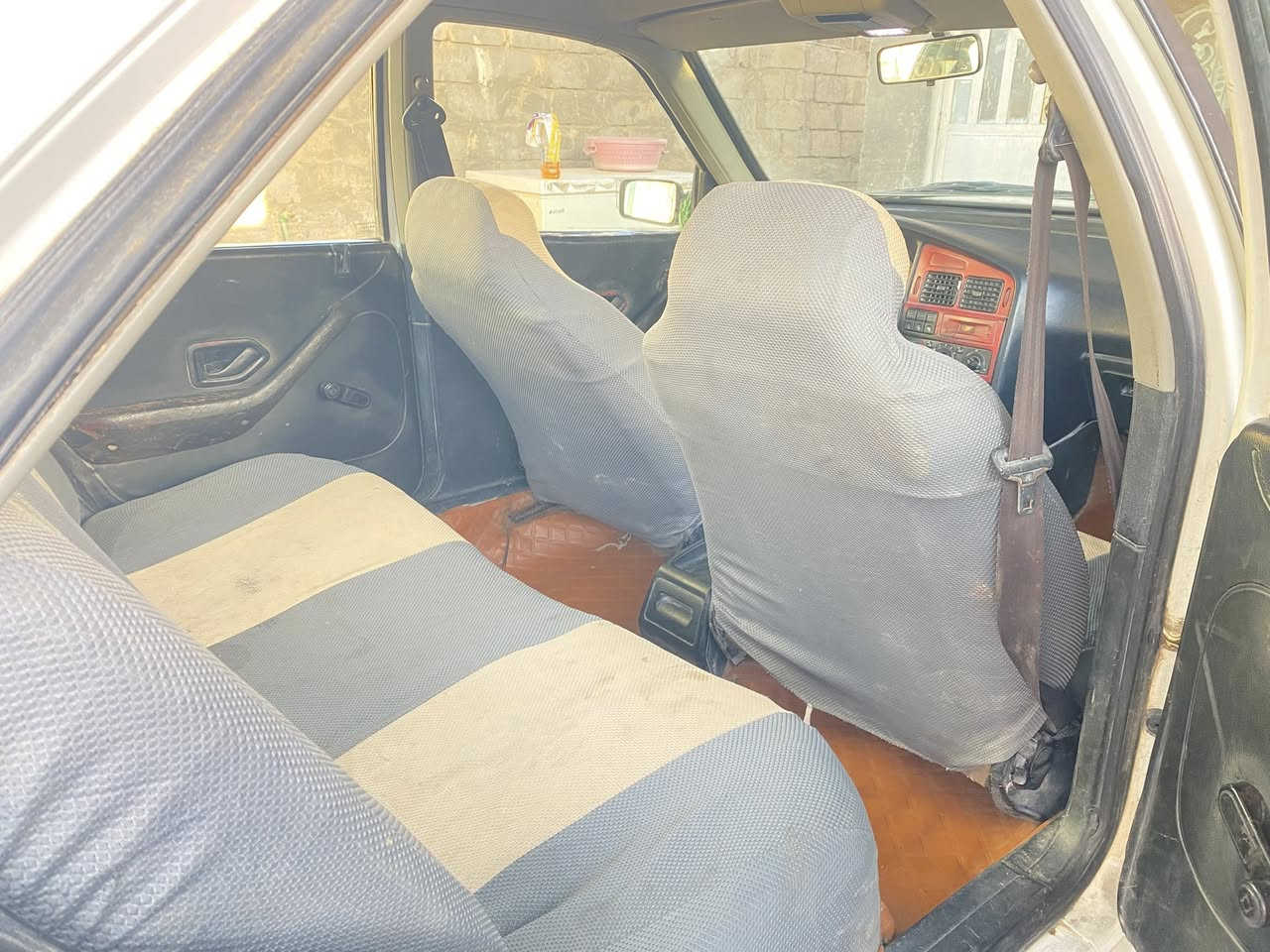 سلام عليكم 
بيجو 405 موديل 2009 
مكينة وگير نضيفات غراض كلة اصلي وجديد 
ماتطفة بيك بس من البانزين 
سنوية ساقطة ب 18 
راعيهة يريد يداور 

سعر 24 مجال قليل 

استفسار ***********

(تكسر بسعر لاتجي )
