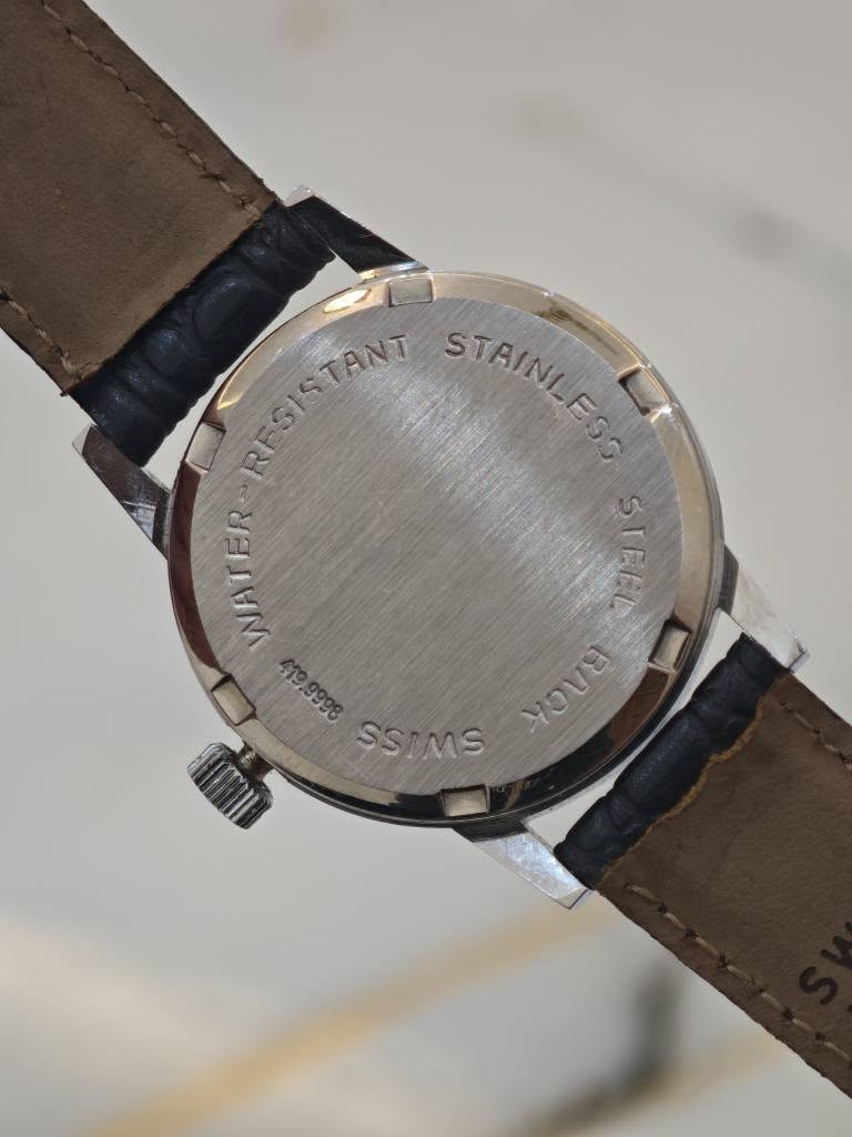 Cauny 🇨🇭 

¤ نسائي / رجالي 

¤ الساعة من شركة كاوني السويسرية 

¤ الساعة تعمل بنظام الميكانيك 17 حجر - نسبة النظافة ممتازة  - السير جلد سويسري مستبدل 

¤ قطر الساعة 31

¤ السعر 100 الف 

¤ يتوفر توصيل لكافة المحافظات العراقية 🇮🇶 
اي استفسار راسلونا خاص وكل الهلا بيكم 💕 بغداد, العراق


**إذا كنت صاحب هذا الإعلان وتريد حذفه لأي سبب، رجاءا أرسل رسالة إلى الدعم الفني**