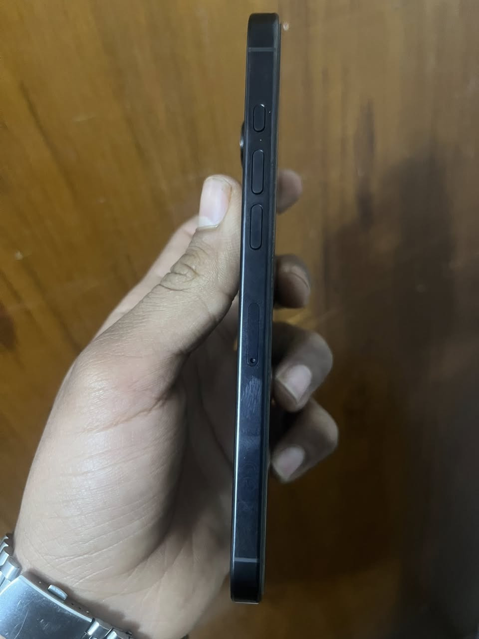 آيفون ١٦ برو ماكس أخو الجديد وتر بروف ذاكره ٢٥٦   بطاريه. ٩٩ عدد الدورات ١٢٧ السعر ١٣٥٠ قفل رقم واتساب ***********
