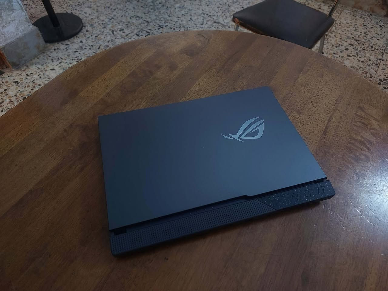 السلام عليكم..لابتوب الالعاب والبرامج الهندسية القوية والمونتاج والتصميم من ASUS ROG ....رام  بحجم 16 كيكا نوع DDR5 ...كرت شاشة  خارجي منفصل من نيفيدا RTX3050 ..معالج قوي جدا  فئة H ( من اقوى فئات المعالجات)  RYZEN 7   6800H اقوى  من الكور اي 7  جيل 12 ...هارد سريع جدا نوع SSD NVME حجم 512 كيكا..شاشة حجم 15.6 بتردد 144 هرتز الوان حقيقية ...كيبورد RGB وانارة محيطية تكدر تتحكم بيها ..اللابتوب شحنه ممتاز وافضل واغلى فئة بماركة اسوز وكارتونتة وكل ملحقاته ويا...السعر 650 $  للاستفسار الاتصال *********** (واتس ) او*********** بغداد, العراق
