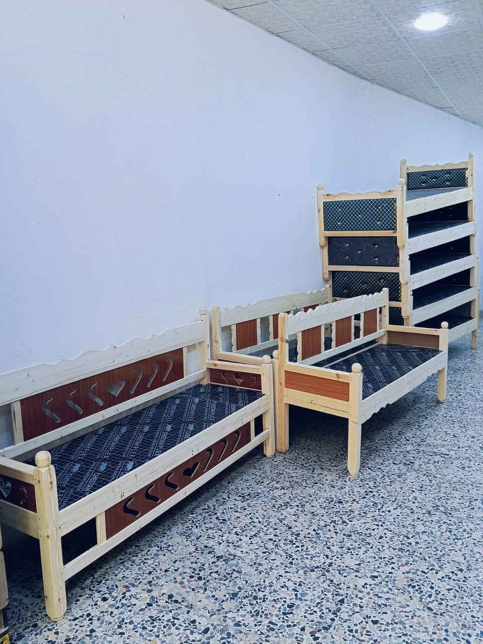 السلام عليكم ورحمه الله وبركاته 
متوفر كرويتات شغل عراقي خشب روسي 
قياس عرض ٥٥ سم الطول ١٧٥ سم ٣ نفرات 
متوفر جملة مفرد 
للحجز الاتصال على الرقم 
***********
***********
