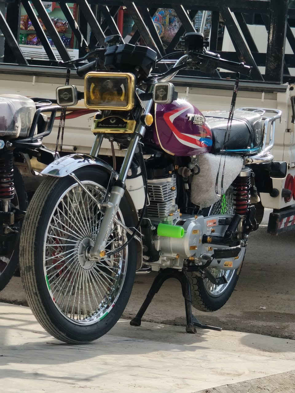 السلام عليكم
موطور تايكر 2024 نضيف حيل 4 كيررر محرك كبس منفيس موجود                                                                                                
موطور شوفت العين
مكاني  كركوك 
السعر 600  للشراي يخابر ***********
