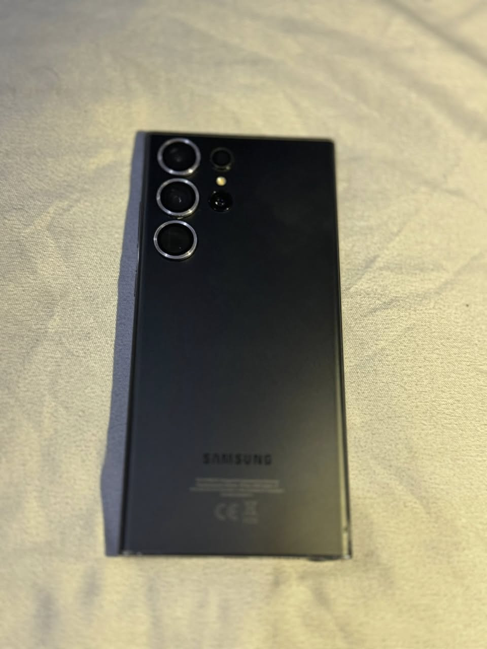 اس ٢٣ الترا مع ملحقاته للبيع  ذاكره ٢٥٦ بي فطر  بالشاشه بدون تأثير كما موضح بالصور السعر ٦٠٠ الف بي مجال بسيط. ***********
