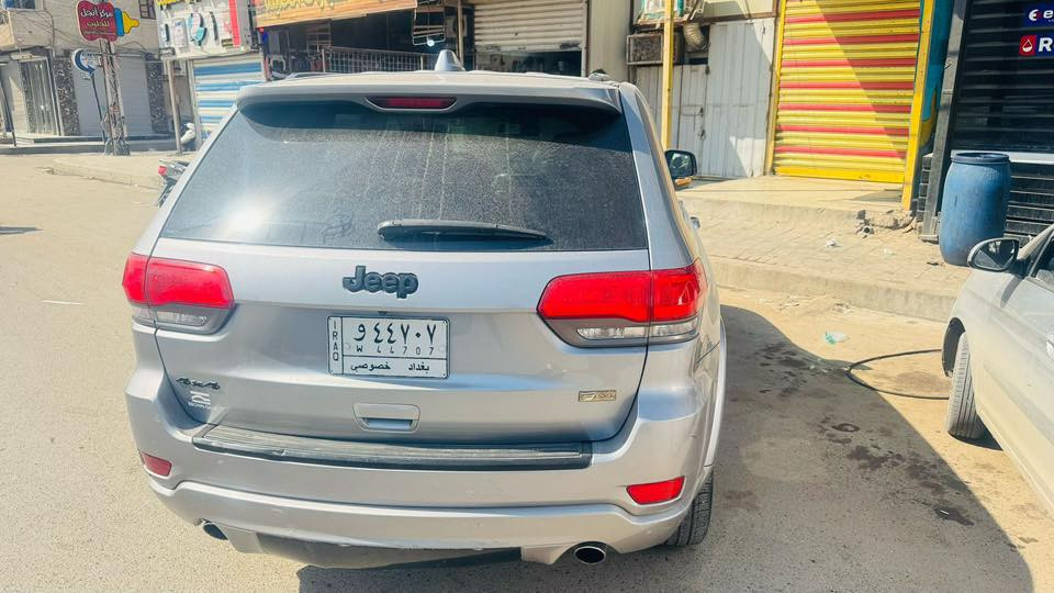 ...""السلام عليكم...""
♠︎♥︎جيب كراند شيروكي★★وارد امريكي
موديل▪︎▪︎《 2014》▪︎▪︎
ماشية //179الف ميل// حقيقي
■لون سلفر رصاصي فاتح■■
{{رقم بغداد بأسمي}}
 التحويل ...^^^ثاني يوم
سيارة فور...ويل4×4**
بصمة تشغيل وتشغيل عن بعدوكامره خلفيه  نظام srtوسرعتها 300**
مكينة 6سلندر 3600**
داخل السيارة  جلد 
سستم صوت عدد10 سمعات دمام ؛؛::"'
♤♠︎♣︎ملاحضة■●□
مكينة وكير وحدادية كلش زينه وتبريد  وتخم تاير جديد  وعليه أدامة كاملة يعني سيرفس 
من منضومة وقود وبلكات ونوزلات يعني سيارة جاهزة ما تصرف عليه///،؛::"
حادث السيارة خشم الجاملغات الامامية والبنيد والدعاميه الاماميه تبديل ....
مكاني بغداد حي اور
السع162 وبيه مجال قليل حك الجية
للتواصل ***********
