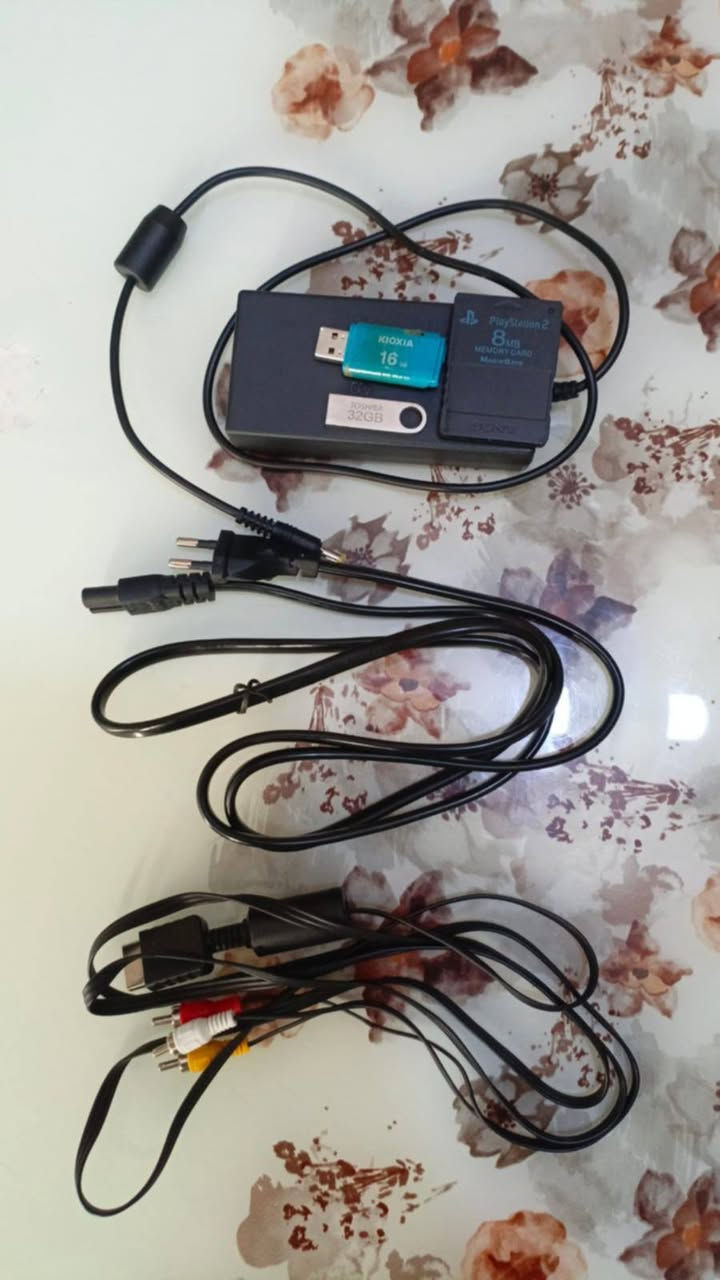 بلي ستيشن 2 سلم
مواصفات: 2چوستك 
كامل ملحقات 
اكثر من 50 لعبه 
من كل الأنواع 
 السعر : 50 و بي مجال 
الموقع : النچف الاشرف 
الرقم وتساب : ***********
