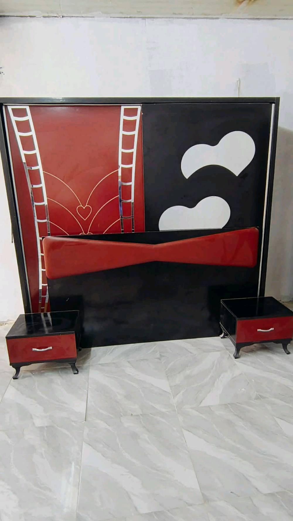 غرفة نوم مستعملة🇹🇷
 نضافة 80 ٪💯
عدد القطع / 5
نضام / سلايت 💢
سعرها /375 💸
شد ونقل داخل بغداد مجاني🚛
يوجود توصيل محافضات 🚛