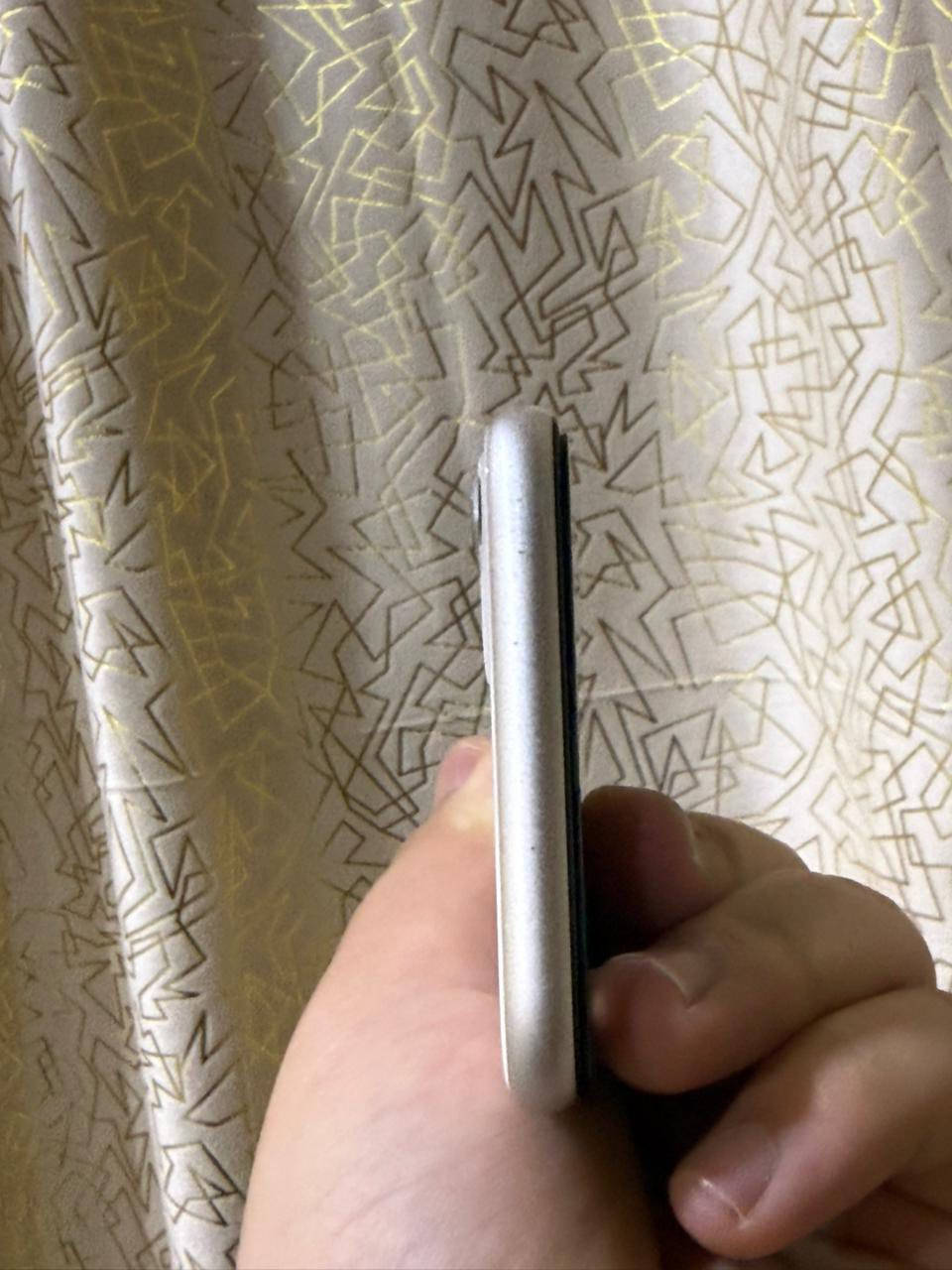 ايفون 11 العادي بطاريه 94 مامفتوح كارتون كامل ملحقات ذاكره 128 مراوس من 11 برو ماكس وفوك شنى عندك راسلني واتساب فقط *********** وبيع حسب القناعة
