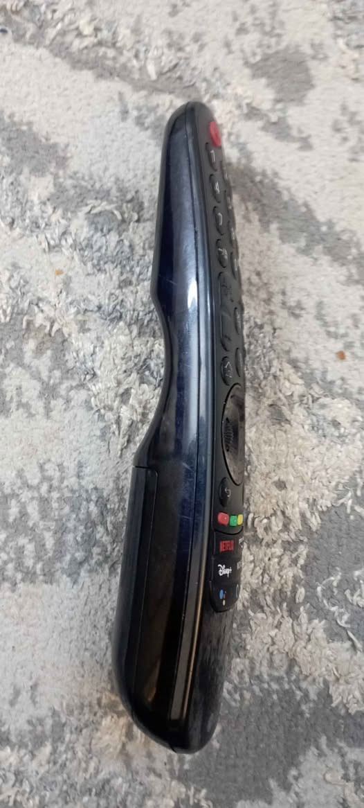 ريموت شاشات LG السحري (Magic Remote) الأصلي.
الريموت غني عن التعريف، يدعم الماوس (البكرة)، البحث الصوتي، والأزرار المباشرة للتطبيقات (Netflix, Disney+, Prime Video).
الحالة: مستخدم نظيف جداً، شغال بكل كفاءة وبدون أي مشاكل تقنية.
المميزات: استجابة سريعة جداً، يدعم الأوامر الصوتية، وتحكم كامل بالبكرة.
الضمان: البيع على الشغل والتجربة.
📍 الموقع: بغداد - المشتل
السعر 20.
🚚 التوصيل: متوفر لجميع محافظات العراق بقيمة (5 آلاف دينار) فقط. بغداد, العراق


**إذا كنت صاحب هذا الإعلان وتريد حذفه لأي سبب، رجاءا أرسل رسالة إلى الدعم الفني**