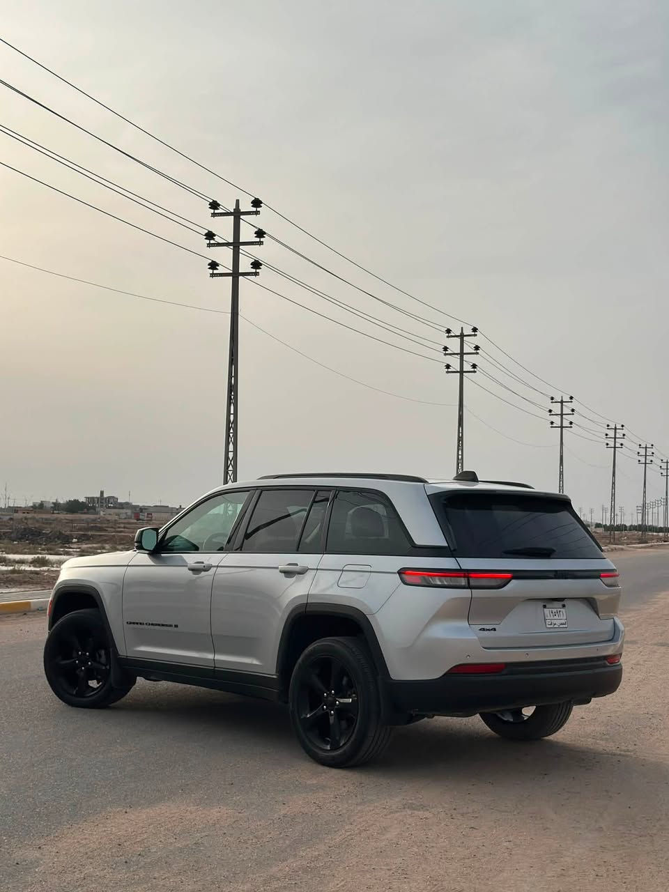 جيب كراند شيروكي التيتيود بلاك ادشن .
الموديل : 2024 . (وارد امريكي) .
293hp . V6. 3.6L : المحرك
العداد : 22 الف كيلو متر .
المواصفات :
* 5 راكب .
﻿﻿دفع رباعي 4x4 .
﻿﻿رادار امامي مع مانع تصادم .
﻿﻿تحذير الخروج عن المسار .
﻿﻿تحذير النقطة عمياء .
نظام تحذير عند التقاطعات.
* شاحن موبايل وايرلس.
* ويل قياس 20 انج .
* فتحة سقف .
* لوحة القيادة بقياس 12 أنج.
* كير شفتر بالستيرن .
* كاميرا خلفية.
*شاشة متوسطة 8.1 أنج
* المصابيح الأمامية زنون .
* كشافات الضباب زنون،
* دخول ذكي.
الصندوق الخلفي كهربائي .
﻿﻿فرش المقصورة الداخلية من الجلد والشاموا .
﻿﻿مقعد السائق كهربائي .
﻿﻿المقاعد الأمامية تدفئة .
﻿﻿حساسات خلفية .
﻿﻿دوسات جانبية .
﻿﻿مكيف خلفي .
﻿﻿تدفئة مقود القيادة .
﻿﻿مانع تصادم خلفي .
﻿﻿بلوتوث تلفون .
⭕️ مكاني البصرة
(كتاب شهداء)
***********
