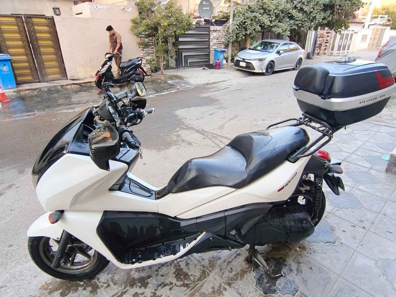 السلام عليكم 

دراجة (فاز 011) للبيع 

الأغراض المشدوده

(جنطه والله ب ١٦٥ و اكلوب زنون نشرة مال مرور الاصلية ومال تمنع الهواء عن  يدات  تايرات جدد جلاتين وبيها غراض هواي)

دراجة ماشية 36الف ومرقمه سنوية تحويل بنفس اليوم او ثاني يوم

الشراي خاص موجود او تصال على الرقم 

***********

***********
