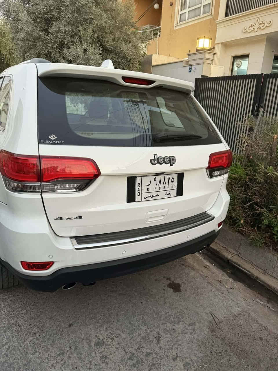 السلام عليكم سيارة جيب شيروكي للبيع رقم بغداد ٢٠١٩ خليجي لمتد بلاس ماشيه ٦٣ الف والسيارة موضحه بالصورة تفاصيل أكثر هذا رقمي بي واتساب
***********
