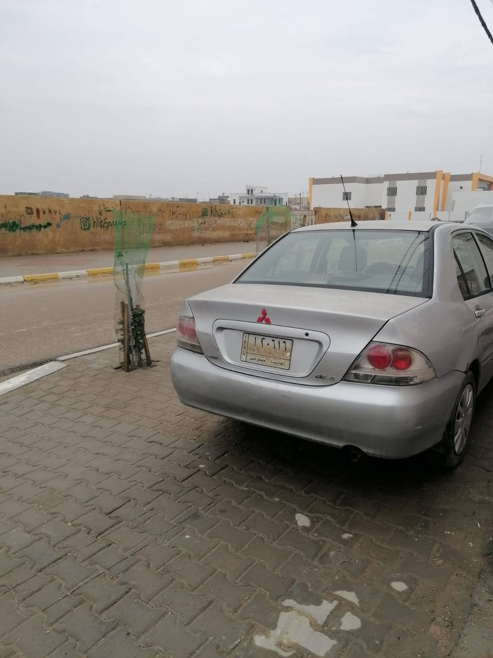 اسلام عليكم ورحمة الله وبركاته
لانسر 2010 / قادسيه  محرك 1500 كير اوتوماتيك ولف

سياره بيها جاملغ بي بارد مع خياس بالجاملغ الخلفي الايمم وقليل الايسر

تبريد وحدادية و كهربائيه تمام

السعر 80 بي مجال

السنوية لغاية 2024 مامجدده

مكلف بالنشر

صاحب السياره للاتصال 

***********
