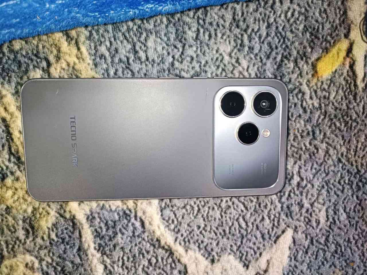 سلام عليكم تكنو سبارك 40الذاكره256عشويه 4+4 السعر100 ____***********
