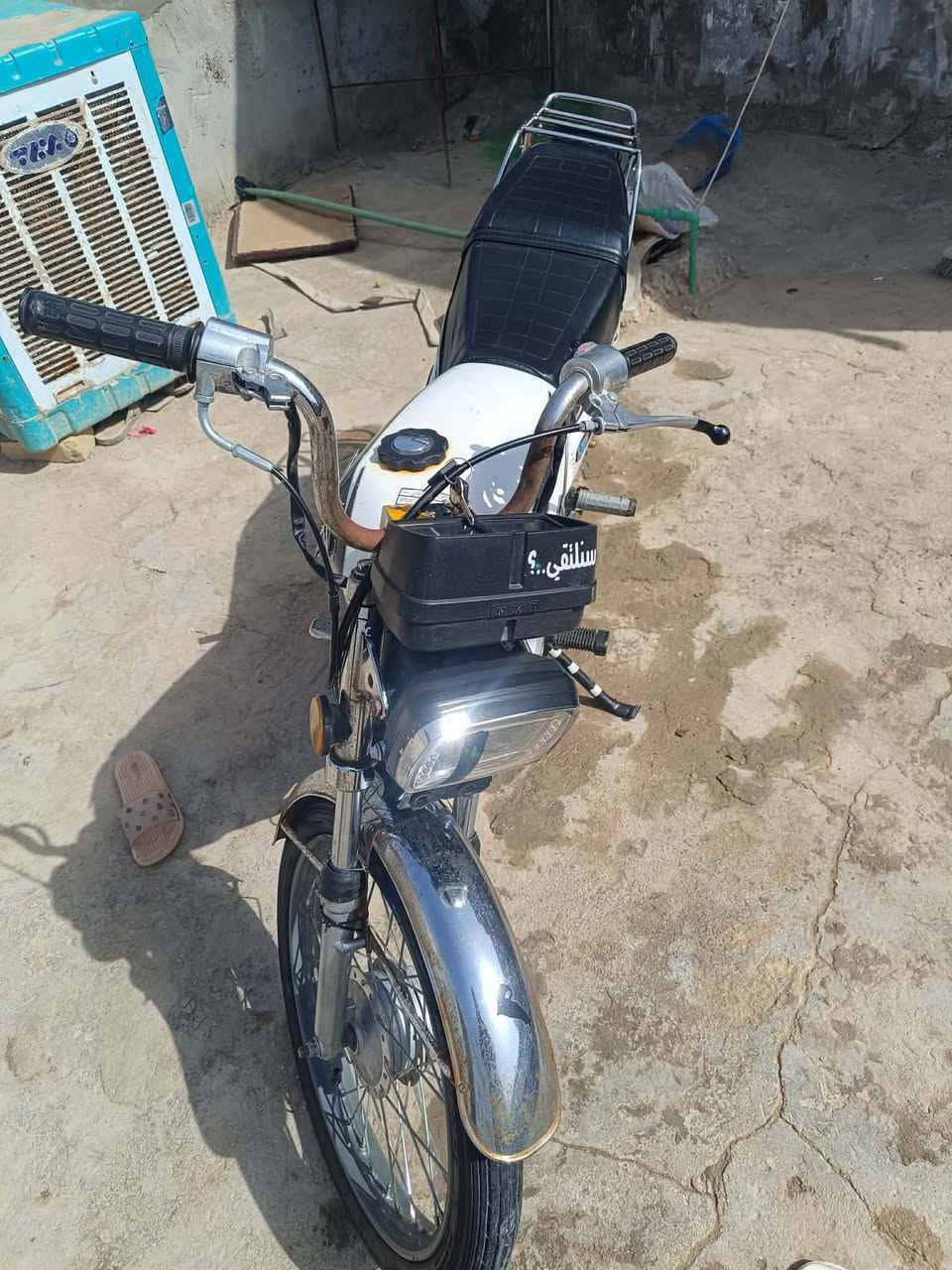 للبيع كلك كلك  تعمير 23 شلامجه  محرك ما مفتوح نضيفه دراجه كامله مكمله كهربائيات كلشي كامل المكان دوانيه قضاء الحمزه الشرقي رقم ***********
السعر 400 رجأن الموشراي لا يراسل تفاصيل دراجه كله كدامك
