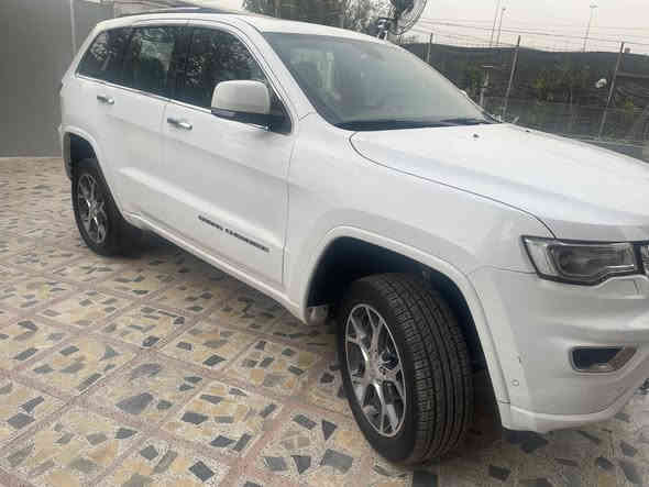 السلام عليكم عندي جيب اوفر لاند فول مواصفات خليجي مكفوله من كلشي عدا بارد ثلاث أصابع بالجاملغ اليمنى موديل ٢٠٢٠ ثلاث شاشات مابيها اي نقص ماشيه ٧٣ الف بدون شخوط بدون نكرات مكان بغداد السعر ٣٤٠ وبيها مجال رقم الهاتف ***********
