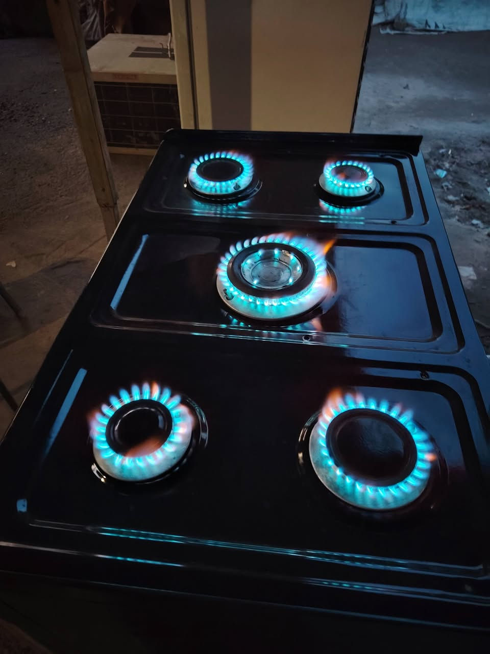 سلا عليكم طباخ ٥مشاعل ابوالكاونتر  بدون فرن شغال سعر ١٠٠الف الشعب حي البساتين ***********
